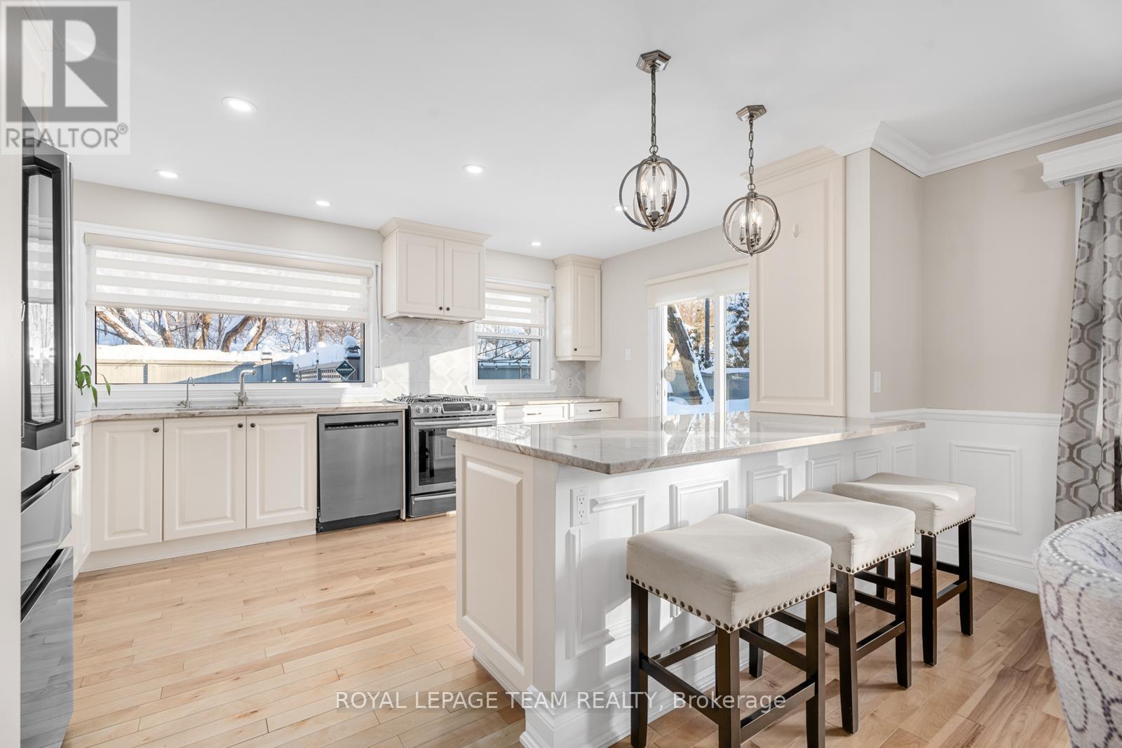 6 Bed, 4 Bath House for Sale in Ottawa – 235 HEMLOCK ROAD, Ottawa – MLS# X13770722 - Image 7