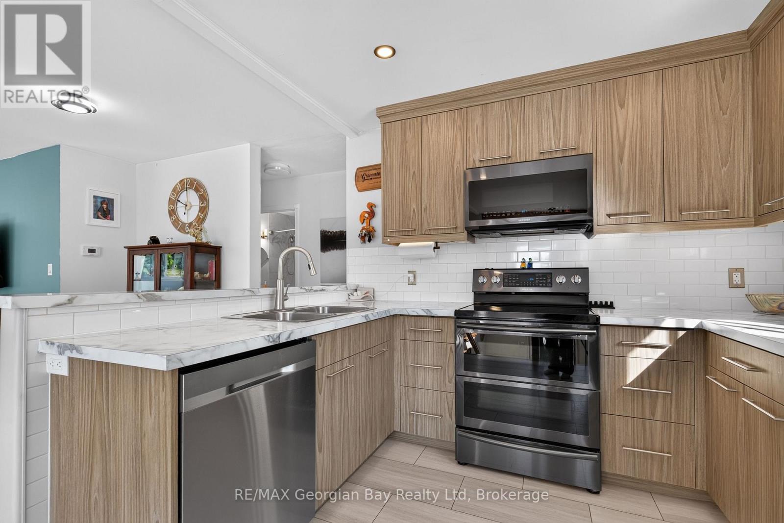 898 YONGE STREET - 11