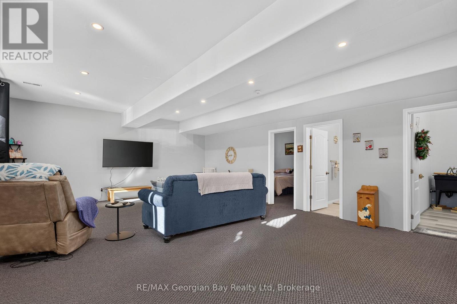 898 YONGE STREET - Image 19
