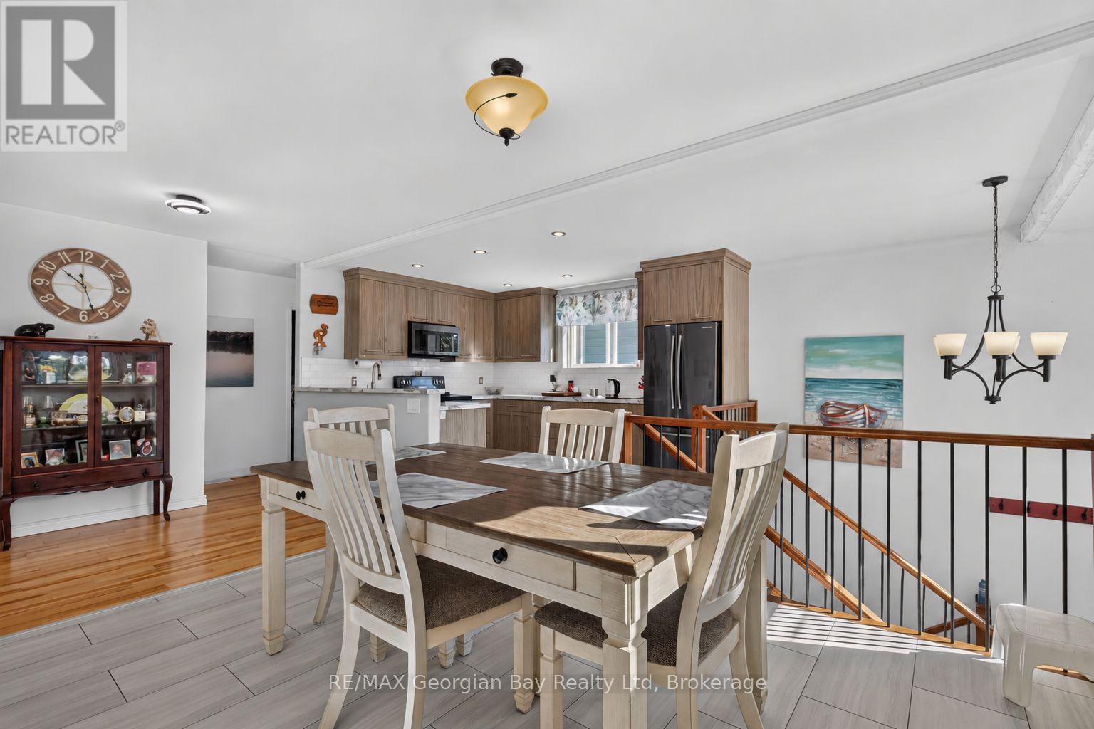 898 YONGE STREET - 9