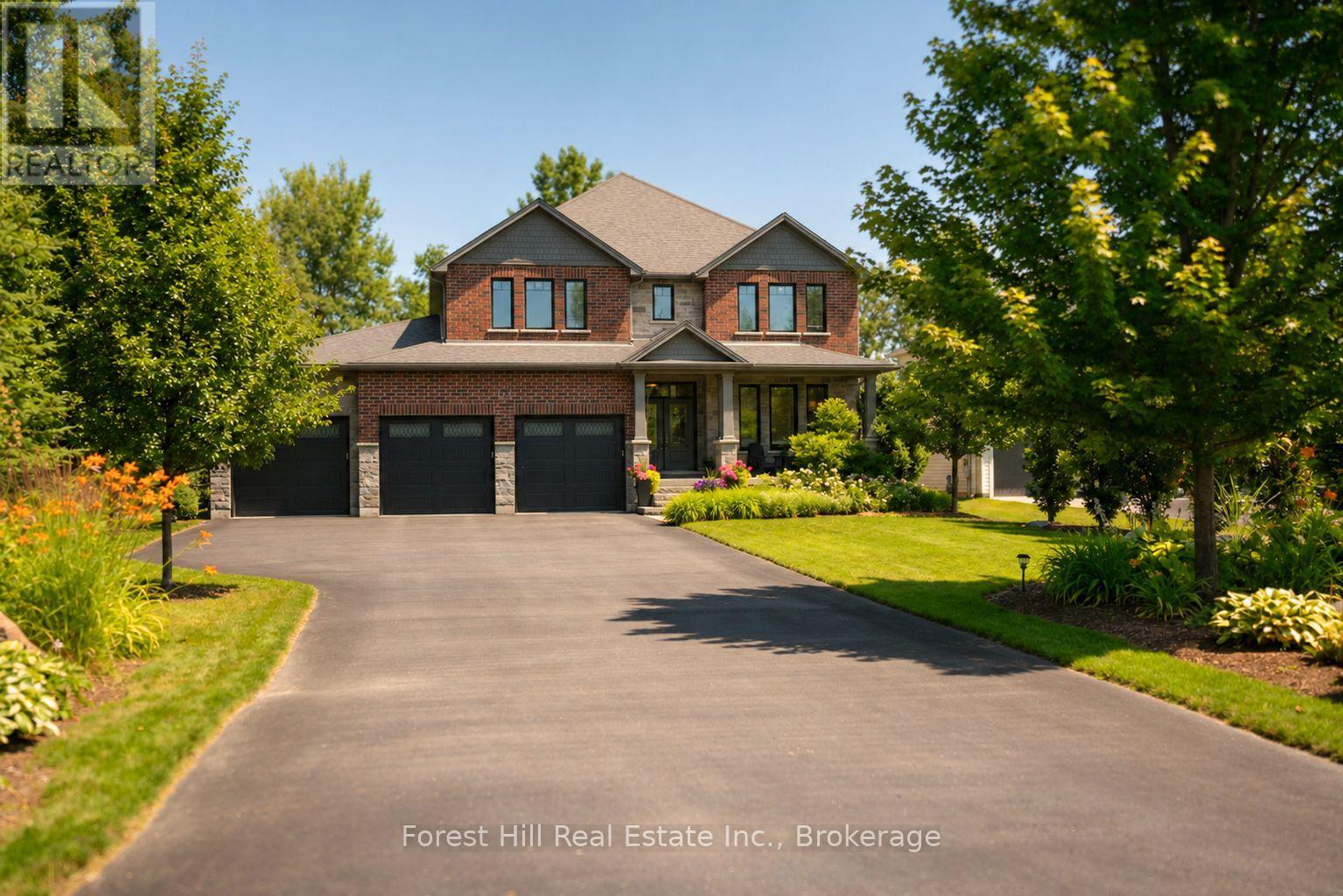 155 GLENLAKE BOULEVARD, Collingwood — photo 1