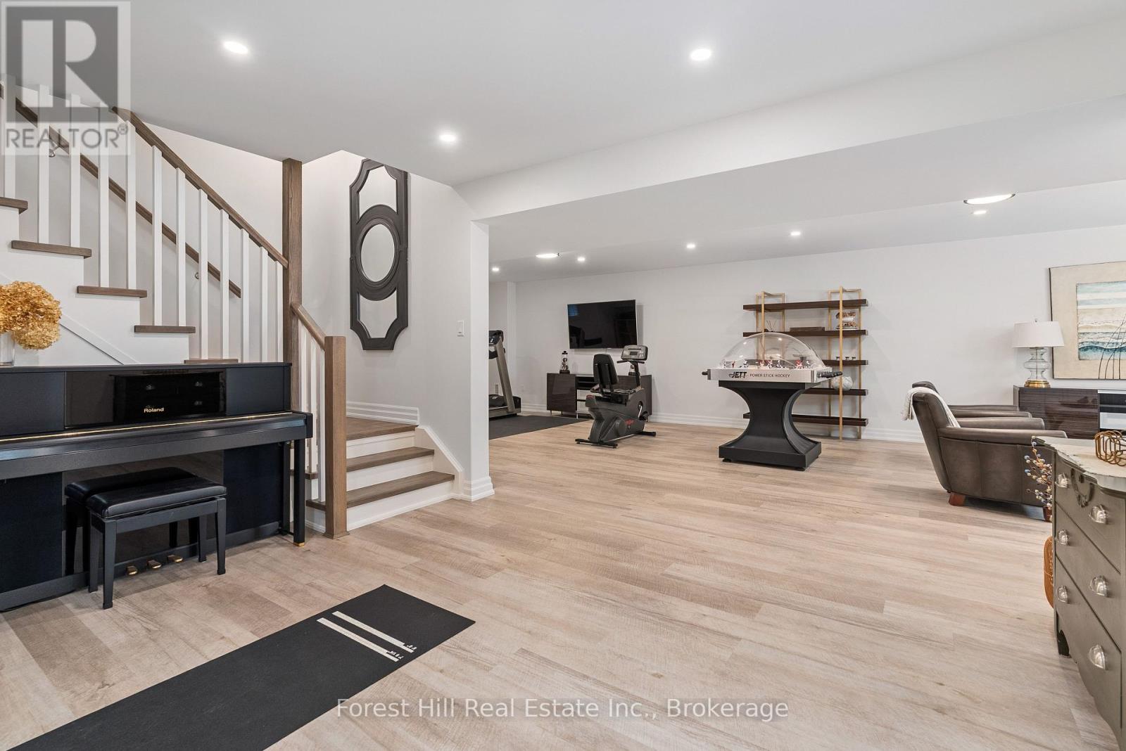 155 GLENLAKE BOULEVARD - Image 34