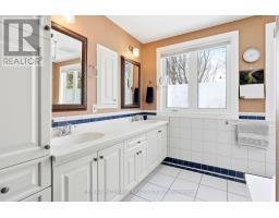 Kitchen - 53 Scrivens Street, Ottawa, ON K2B8M6 Photo 13