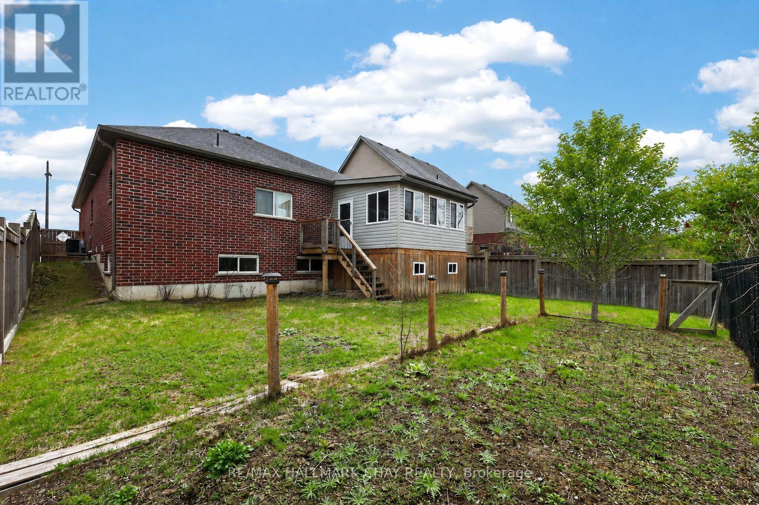 60 BROWNLEY LANE - 33