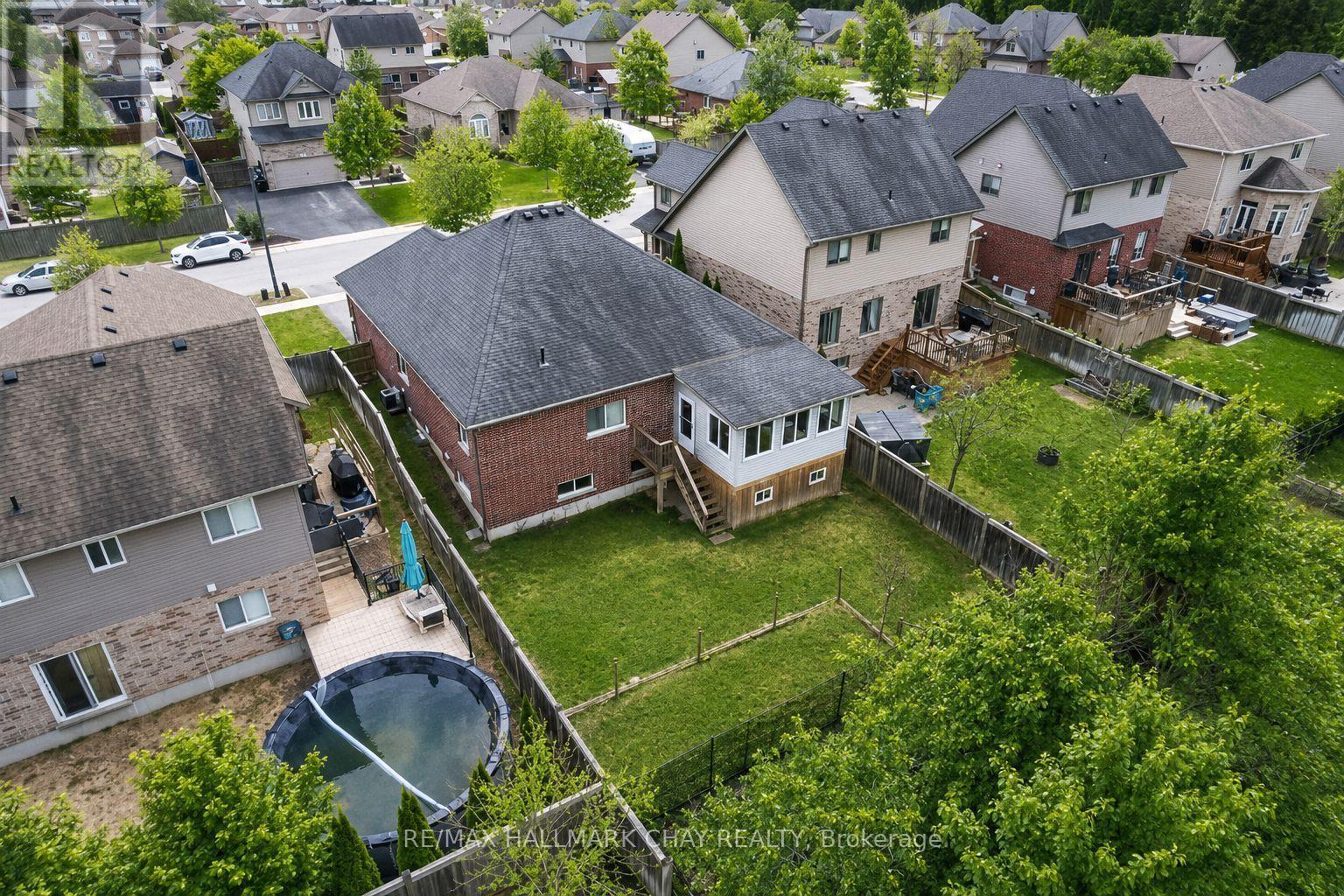 60 BROWNLEY LANE - 35