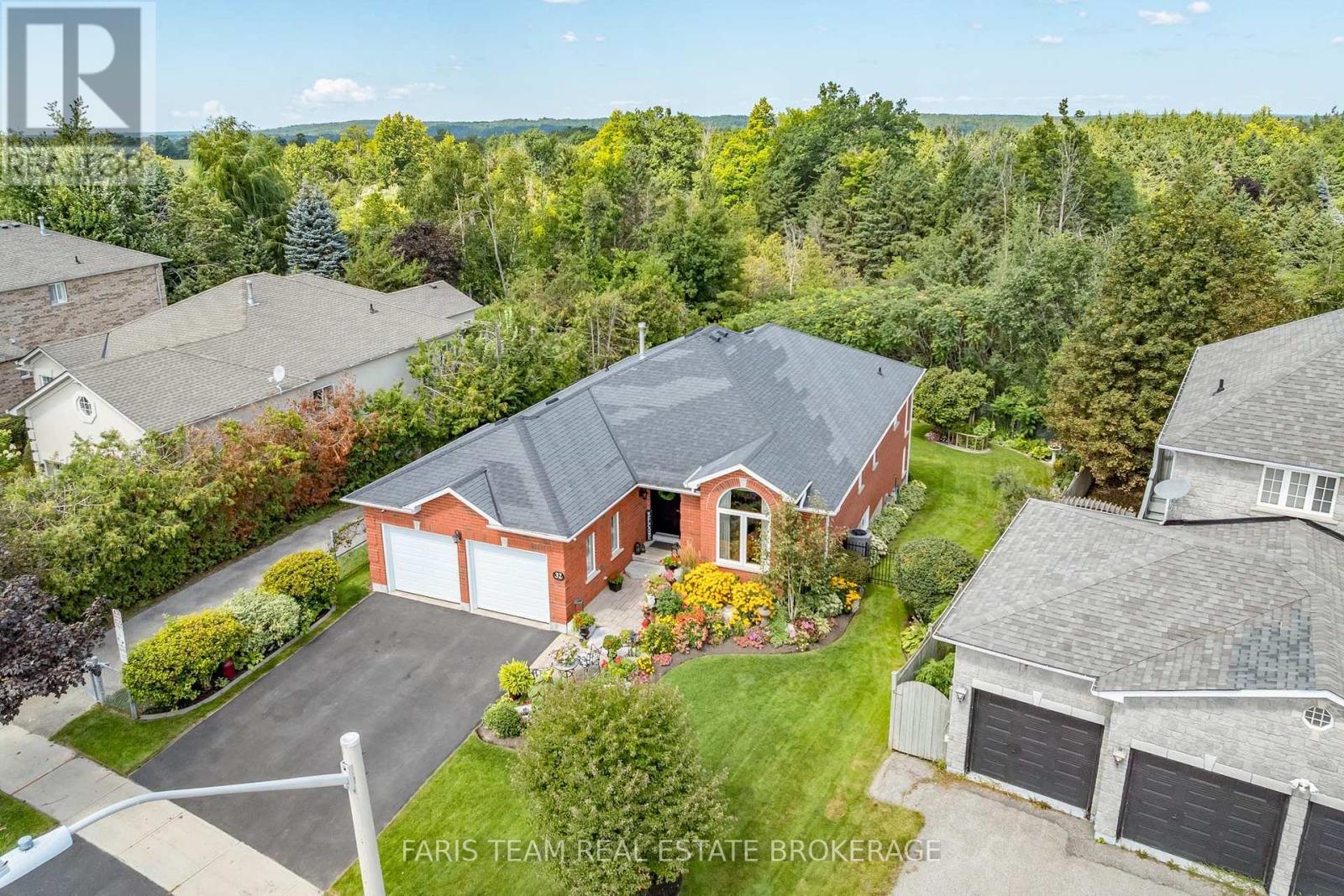 32 STANLEY STREET, Barrie (East Bayfield) — photo 2