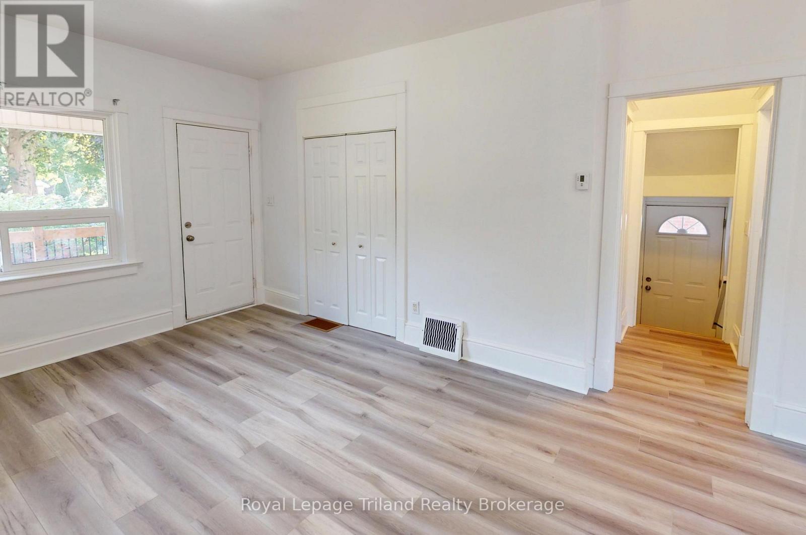 279 VANSITTART AVENUE, Woodstock (Woodstock - North) — photo 2
