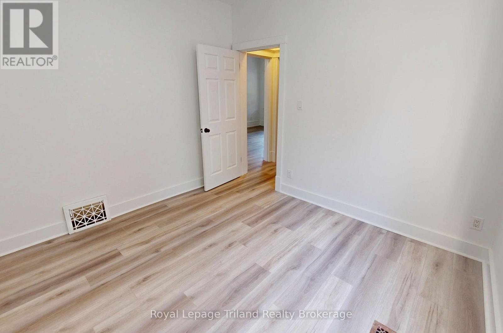 279 VANSITTART AVENUE, Woodstock (Woodstock - North) — photo 6