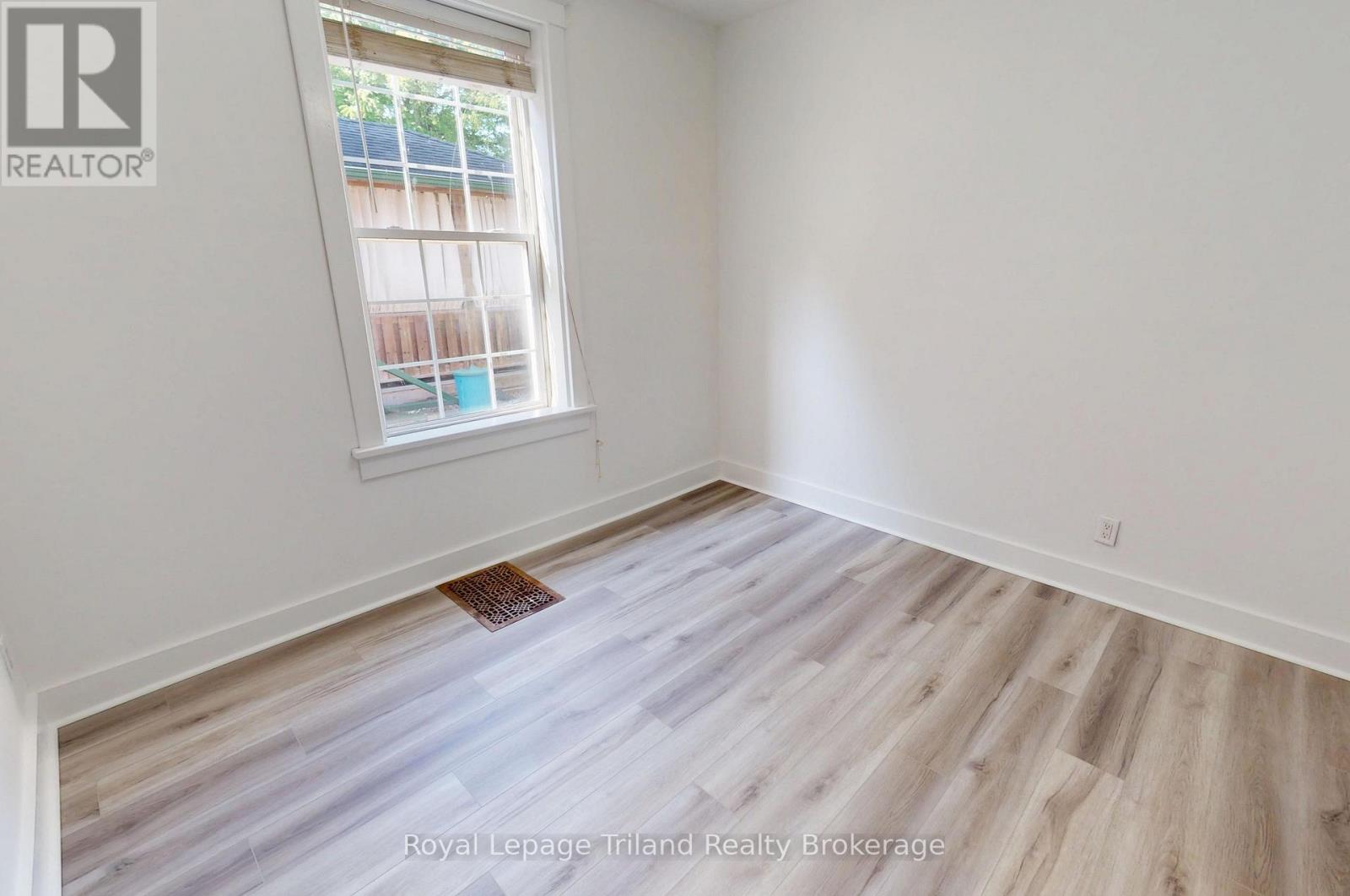 279 VANSITTART AVENUE, Woodstock (Woodstock - North) — photo 5