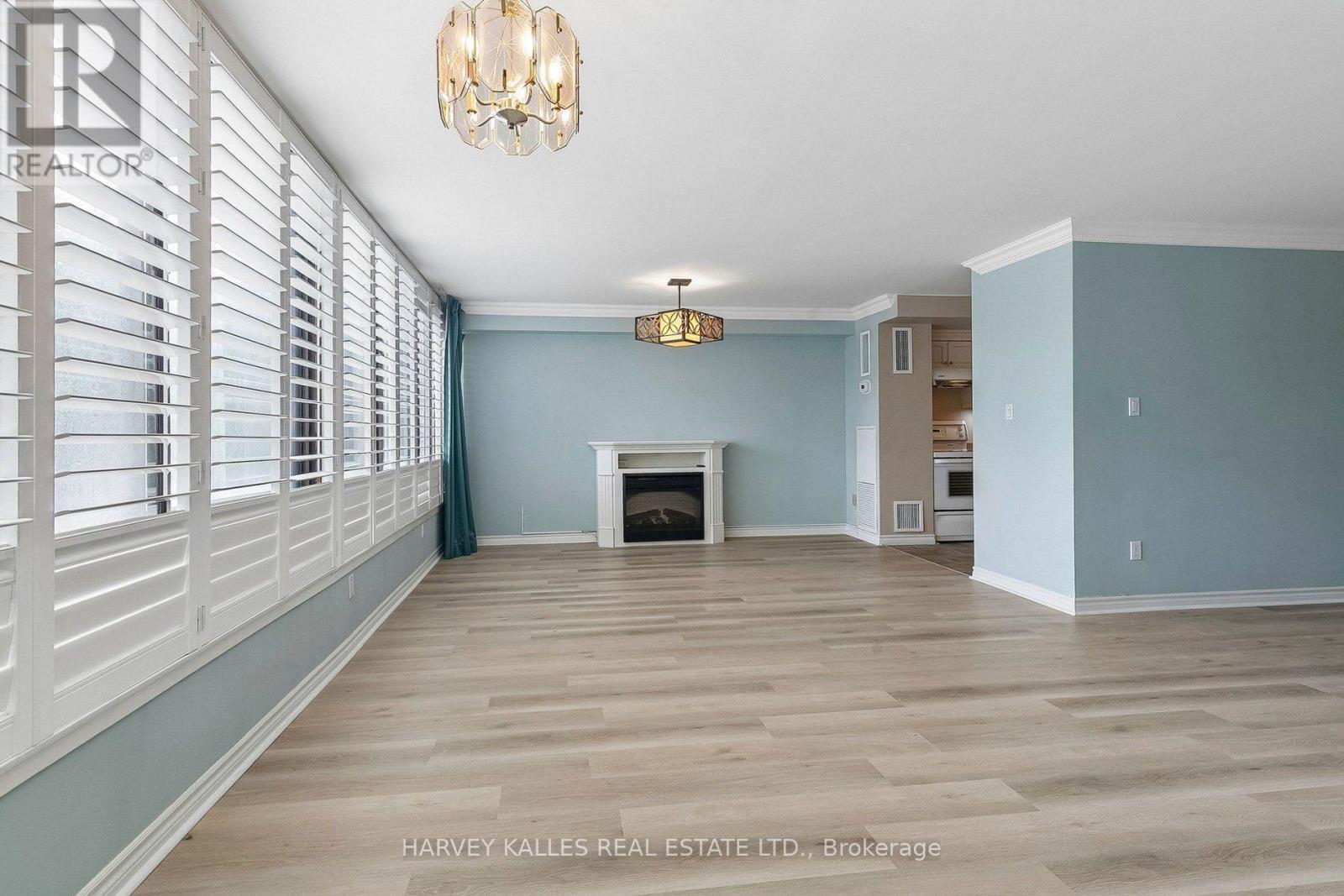 #204 65 SKYMARK DRIVE - Image 11