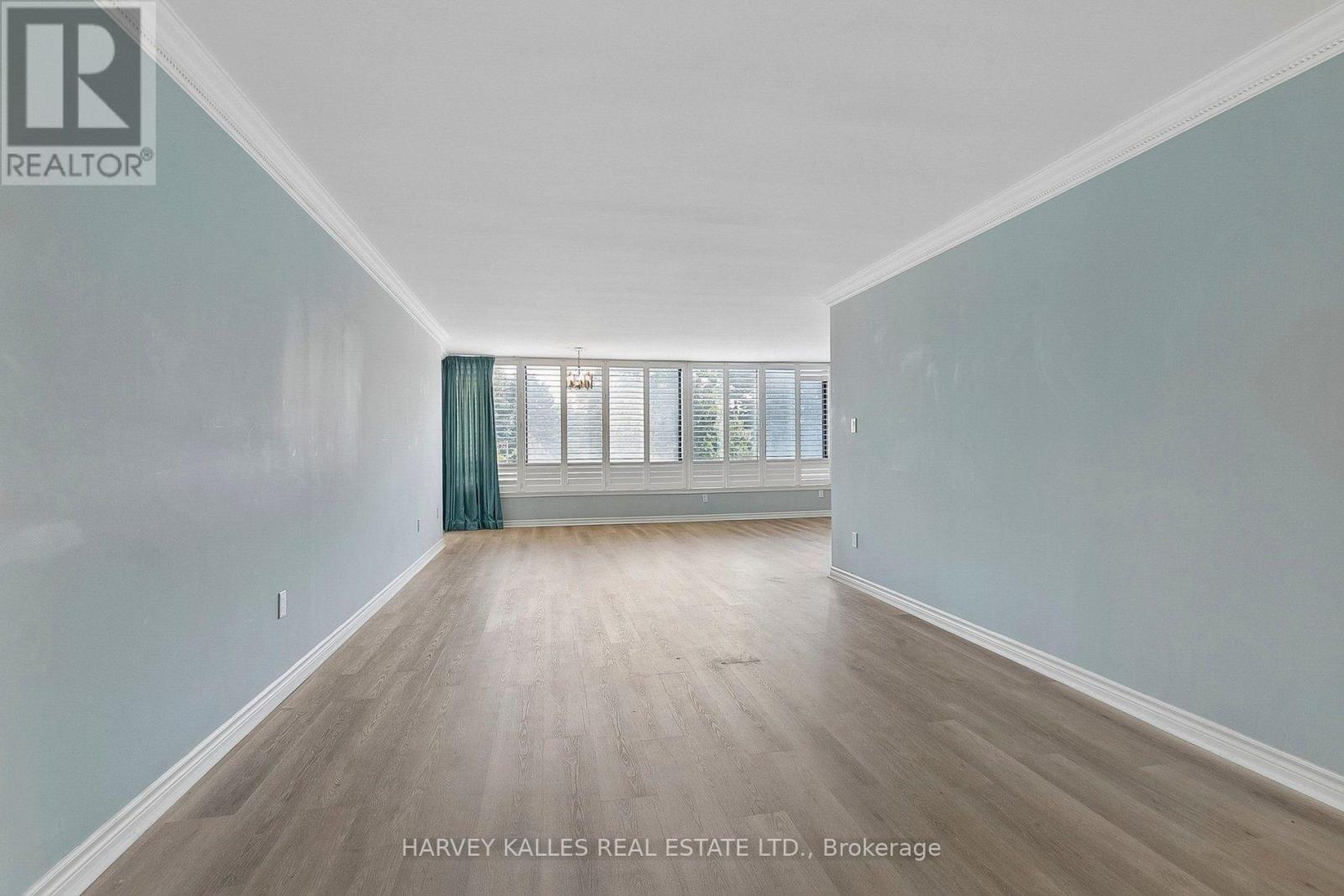 #204 65 SKYMARK DRIVE - Image 22