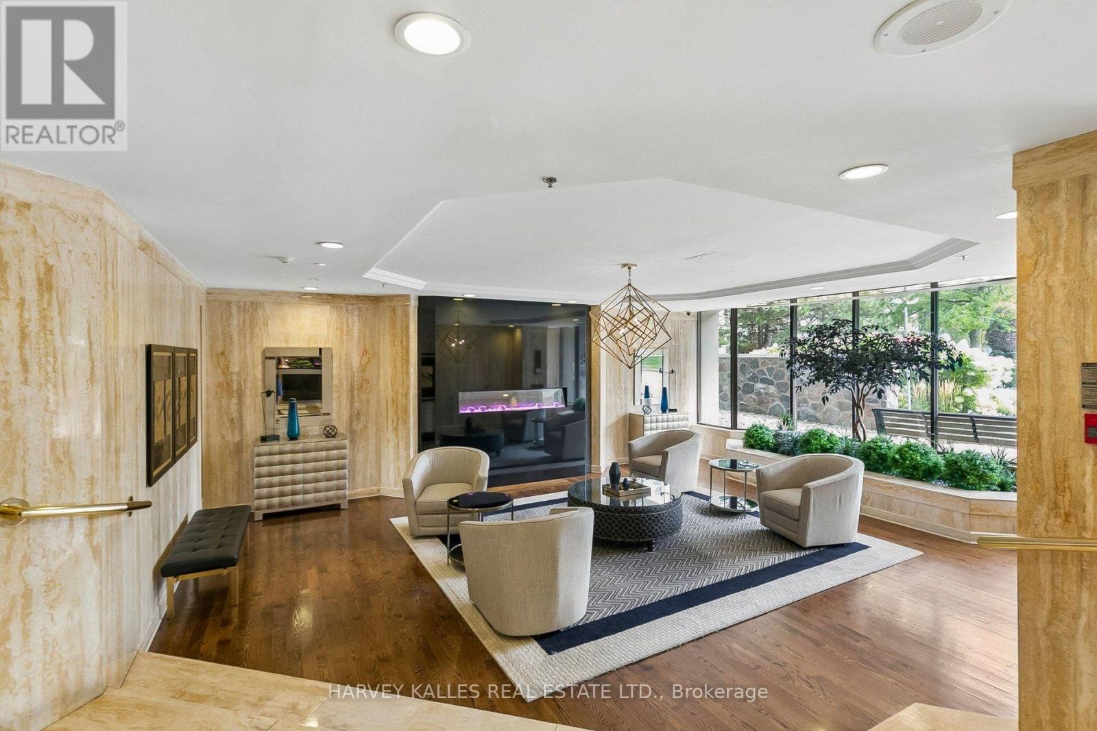 #204 65 SKYMARK DRIVE - Image 3