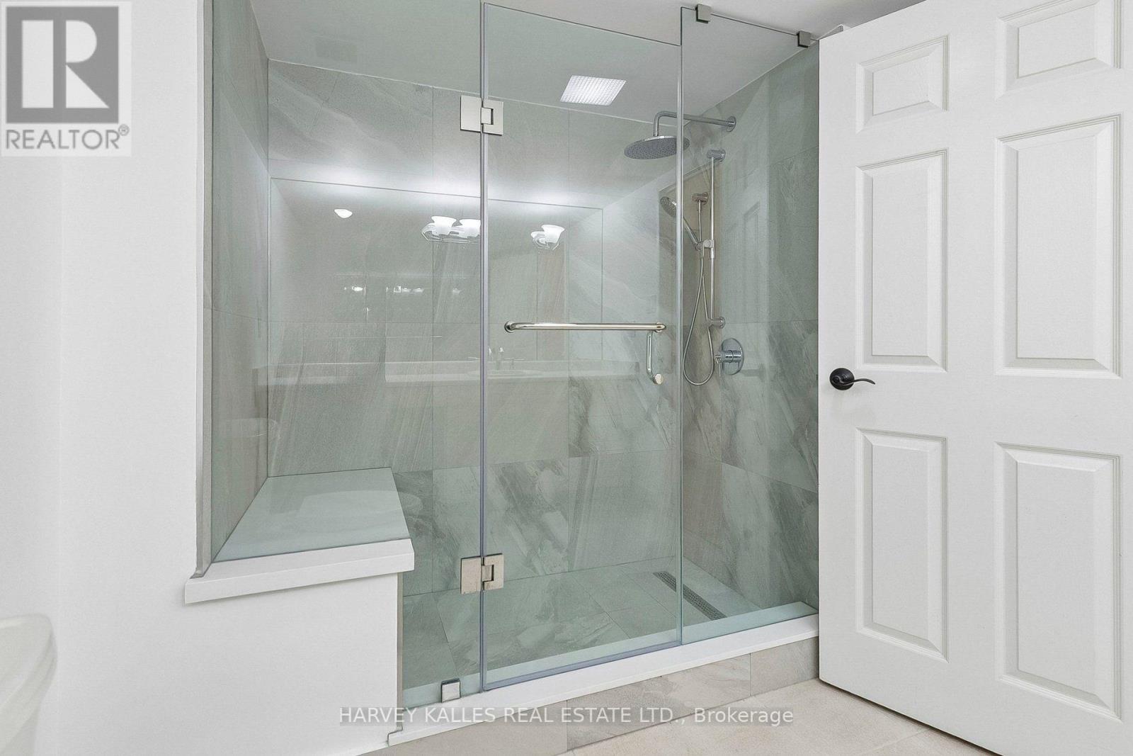 #204 65 SKYMARK DRIVE - Image 36