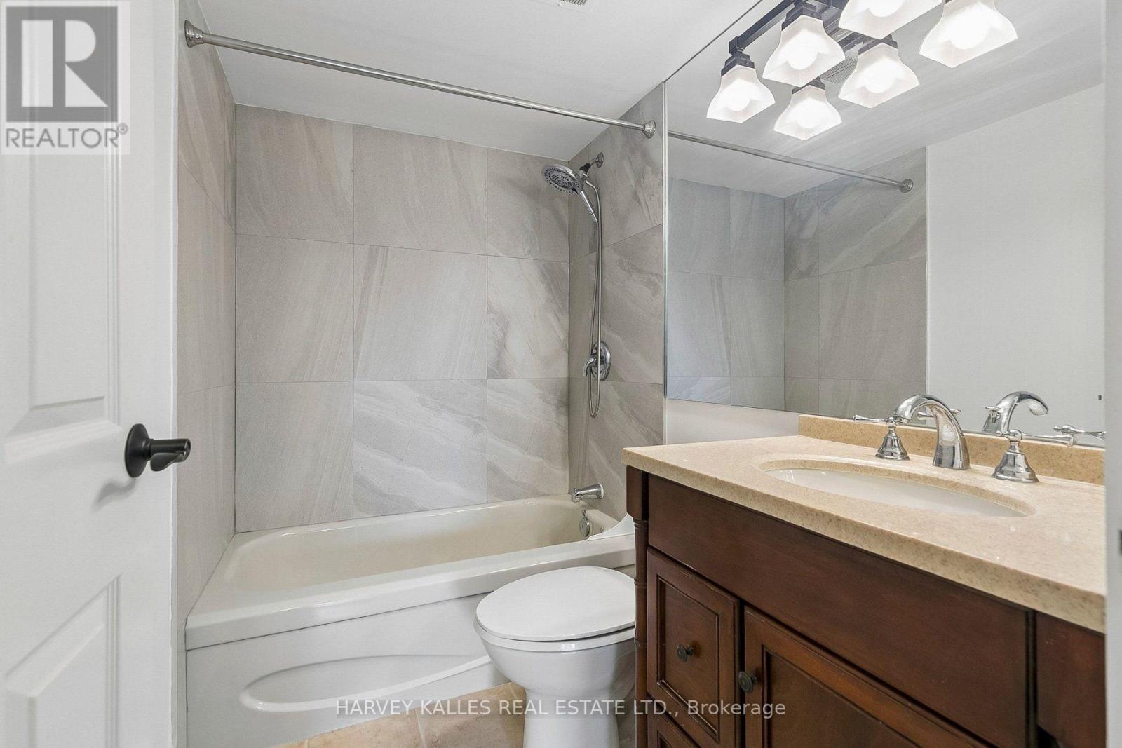 #204 65 SKYMARK DRIVE - Image 40