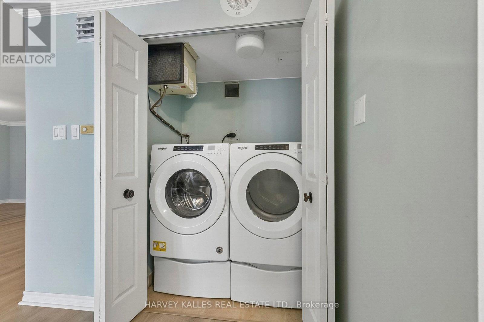 #204 65 SKYMARK DRIVE - Image 41