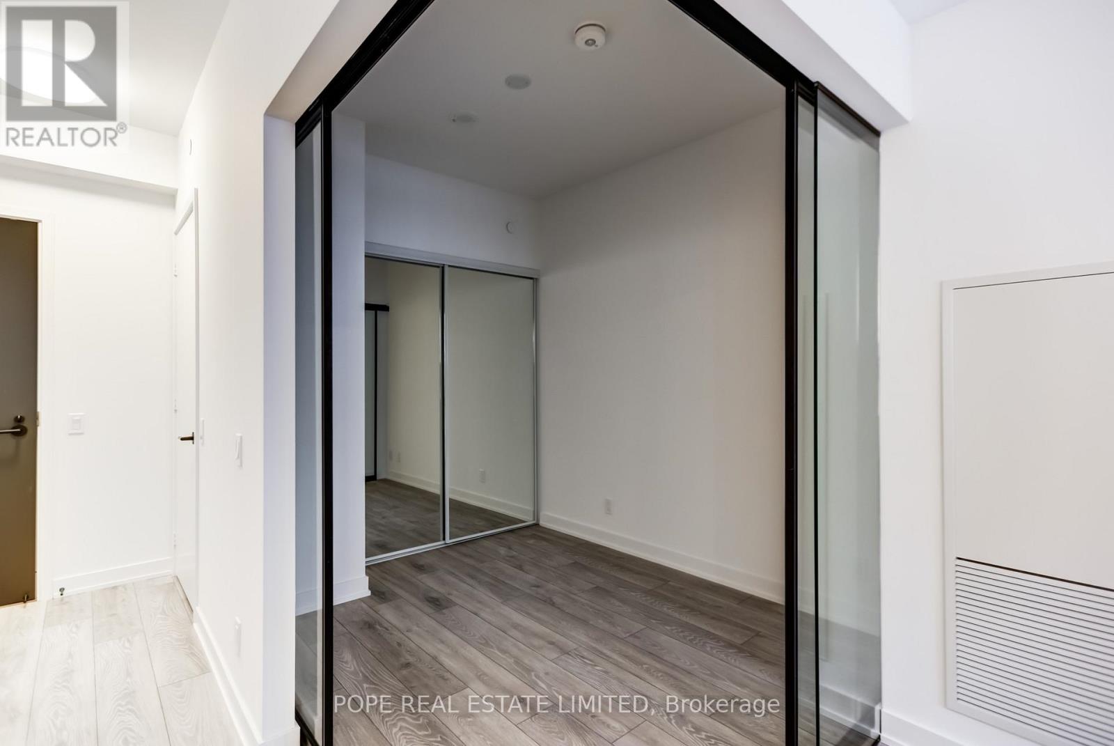 108 Peter Street — photo 12