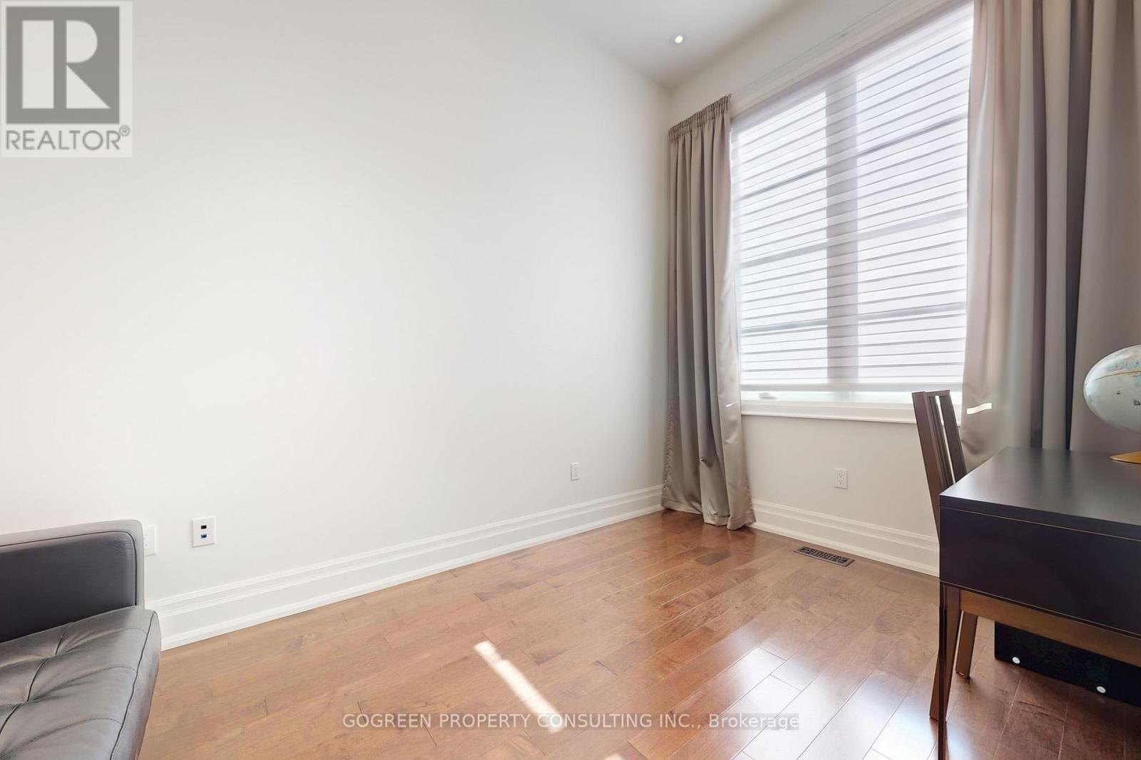 11 ELMVIEW AVENUE - 18