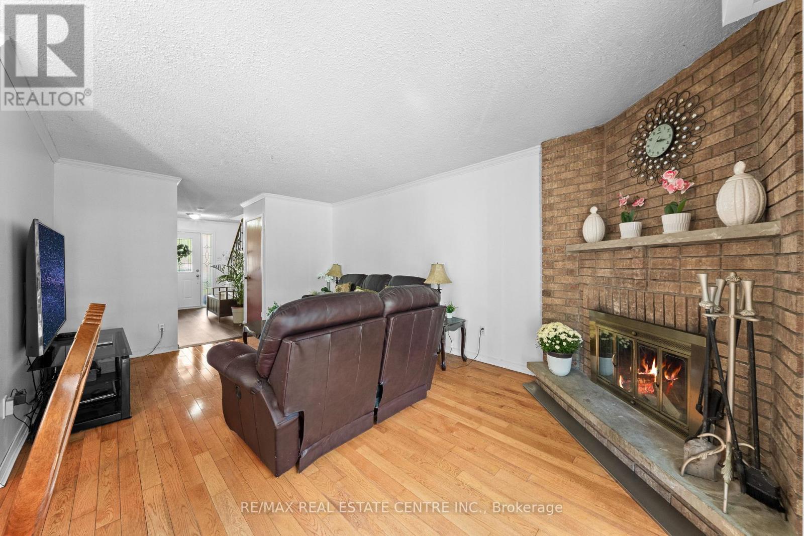 467 HANSEN ROAD N - 10