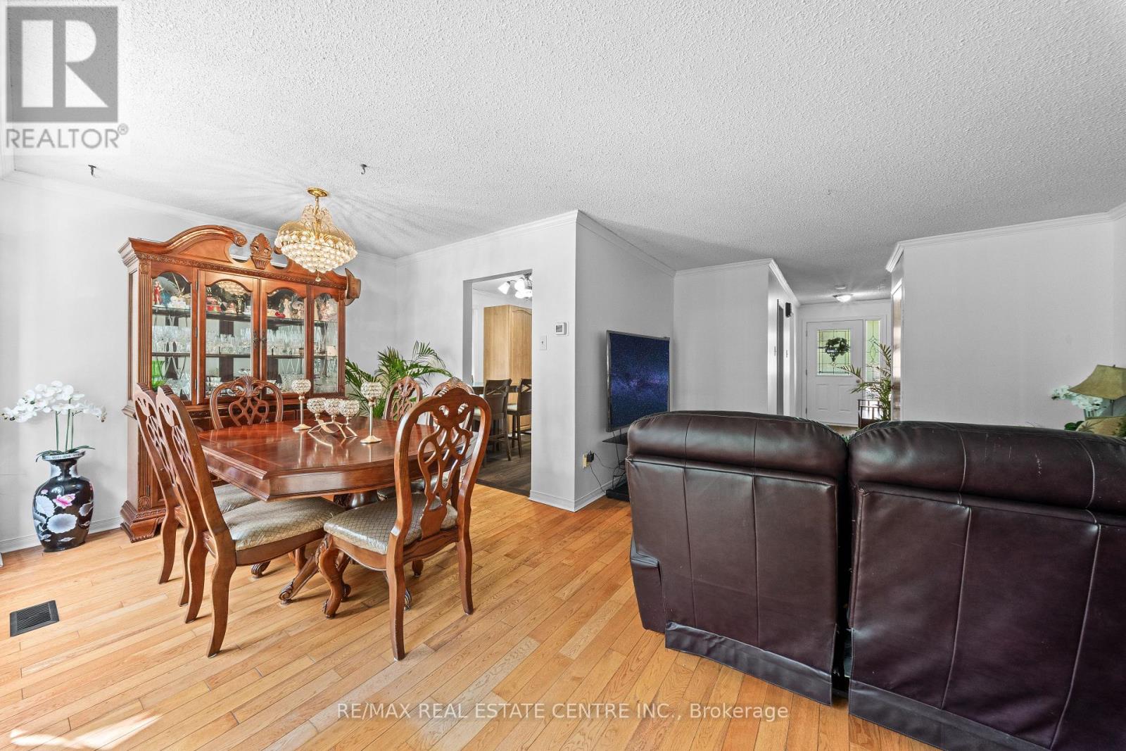 467 HANSEN ROAD N - 11