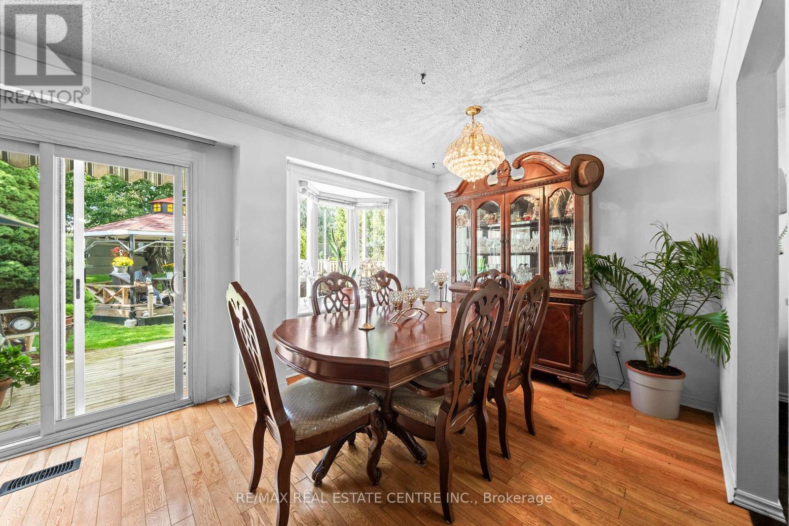 467 HANSEN ROAD N - 12