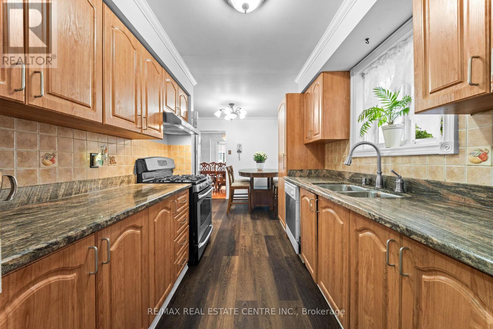 467 HANSEN ROAD N - 15