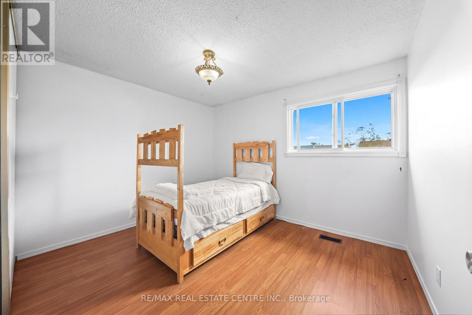 467 HANSEN ROAD N - 20