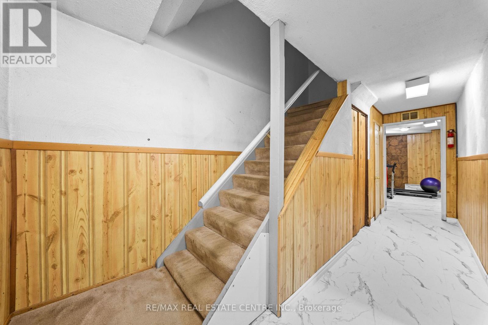467 HANSEN ROAD N - 21