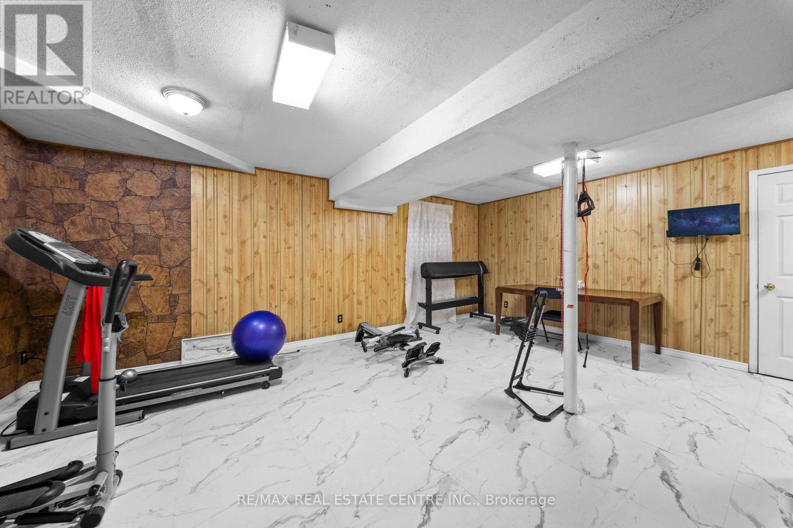 467 HANSEN ROAD N - 22