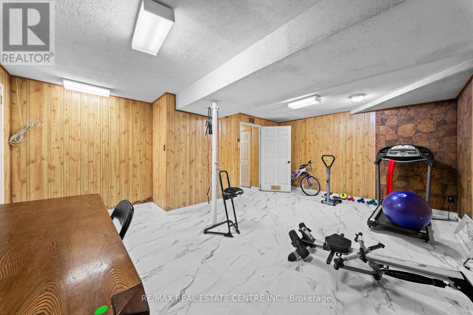 467 HANSEN ROAD N - 23