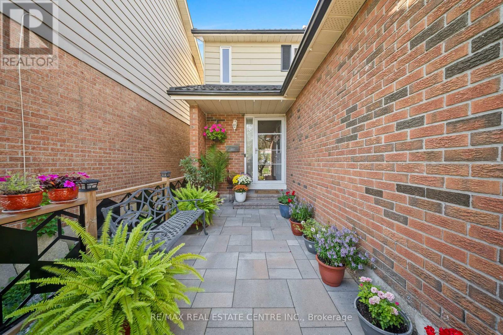 467 HANSEN ROAD N - 5