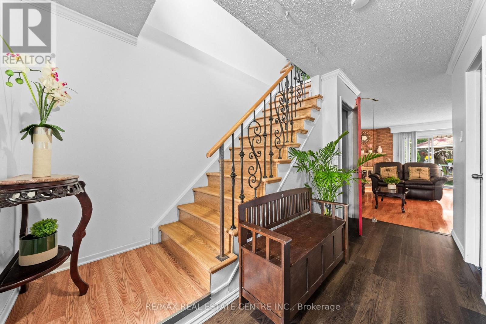 467 HANSEN ROAD N - 7
