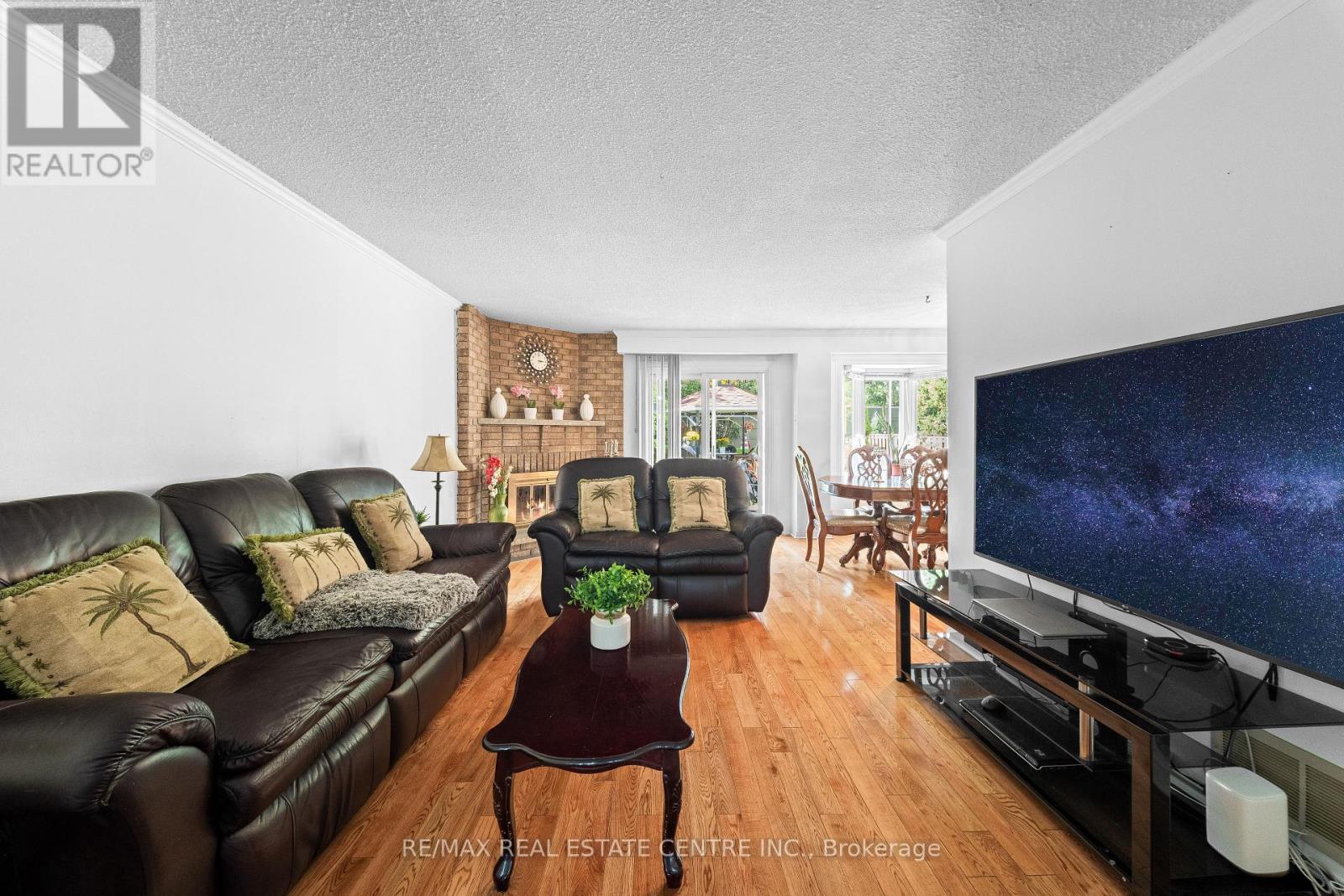 467 HANSEN ROAD N - 8