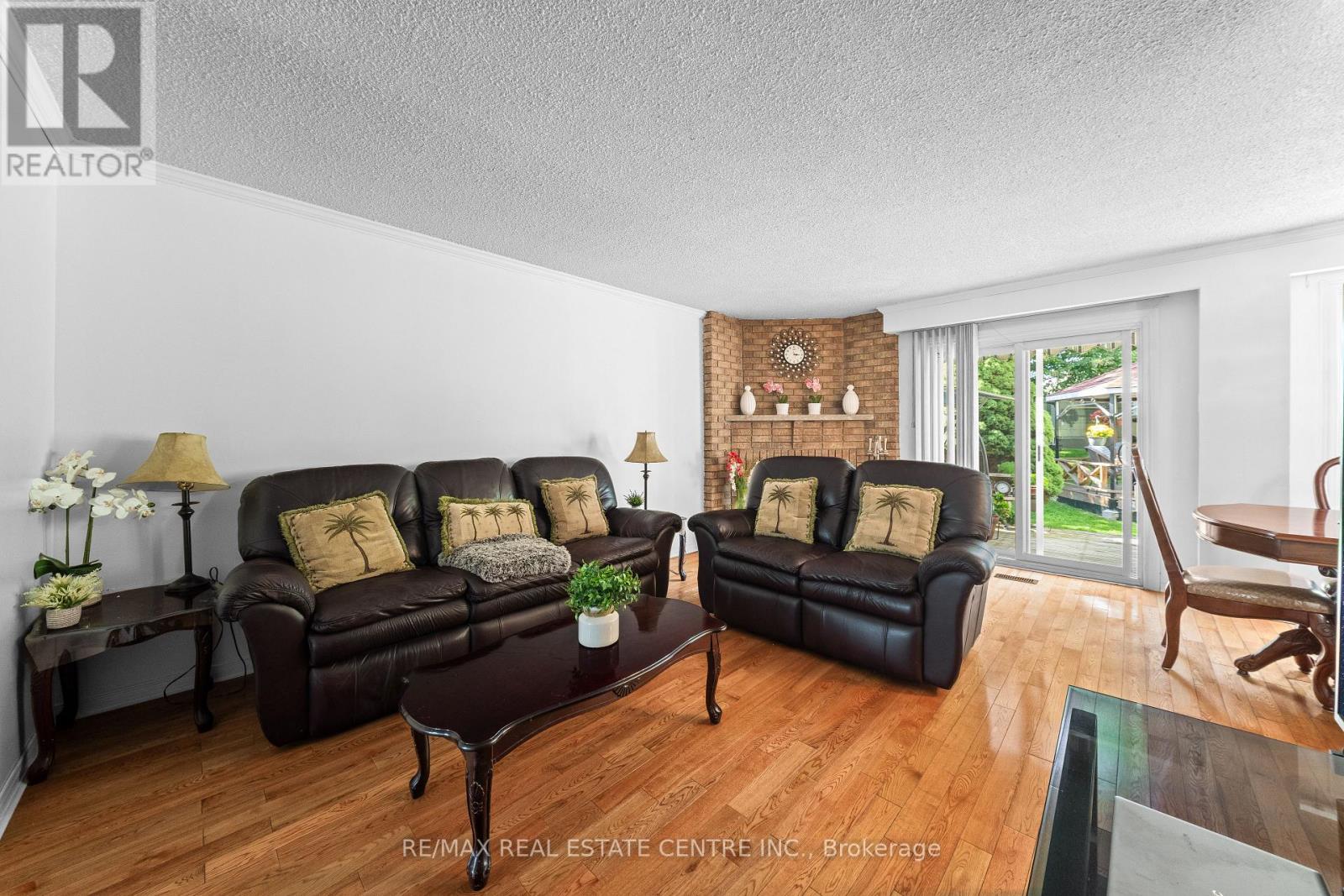 467 HANSEN ROAD N - 9