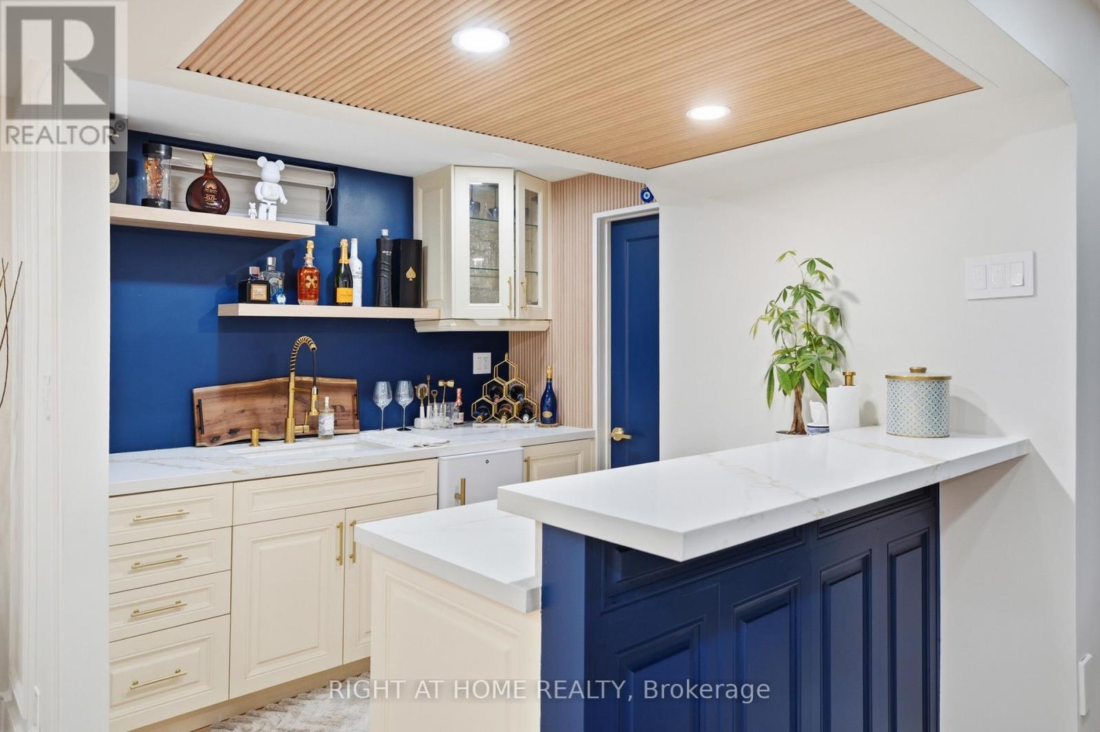 217 ROSANNA CRESCENT - 41