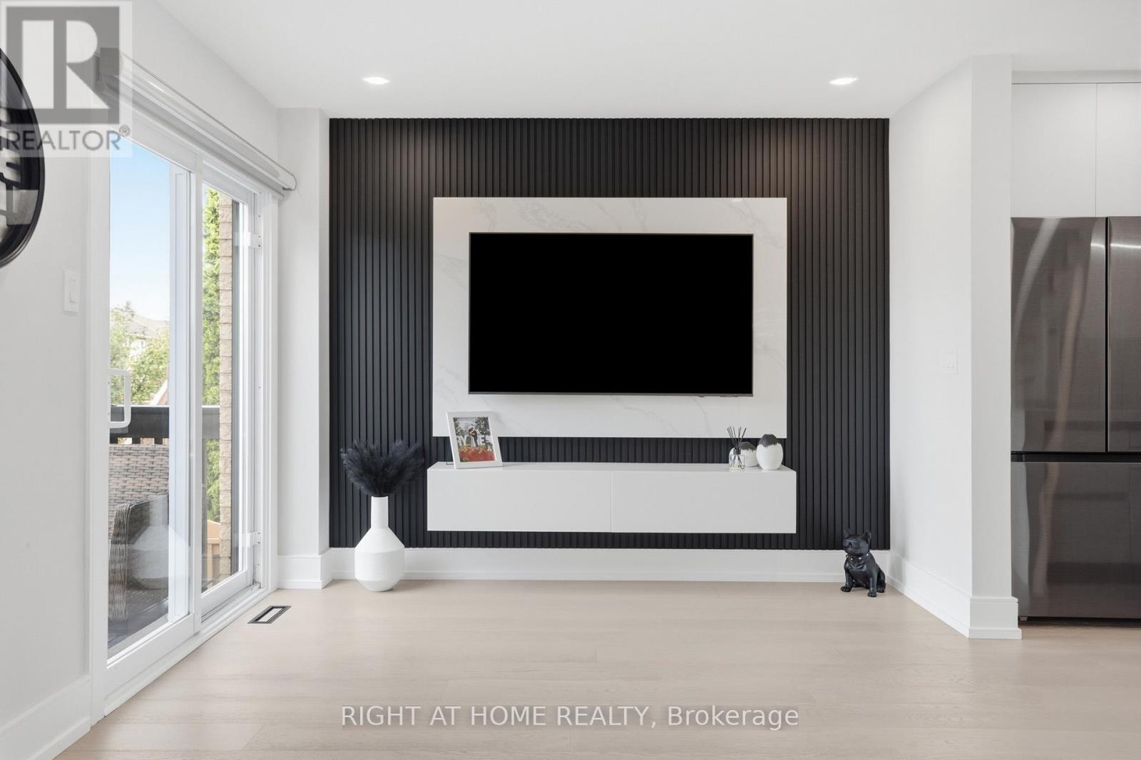 217 ROSANNA CRESCENT - 19
