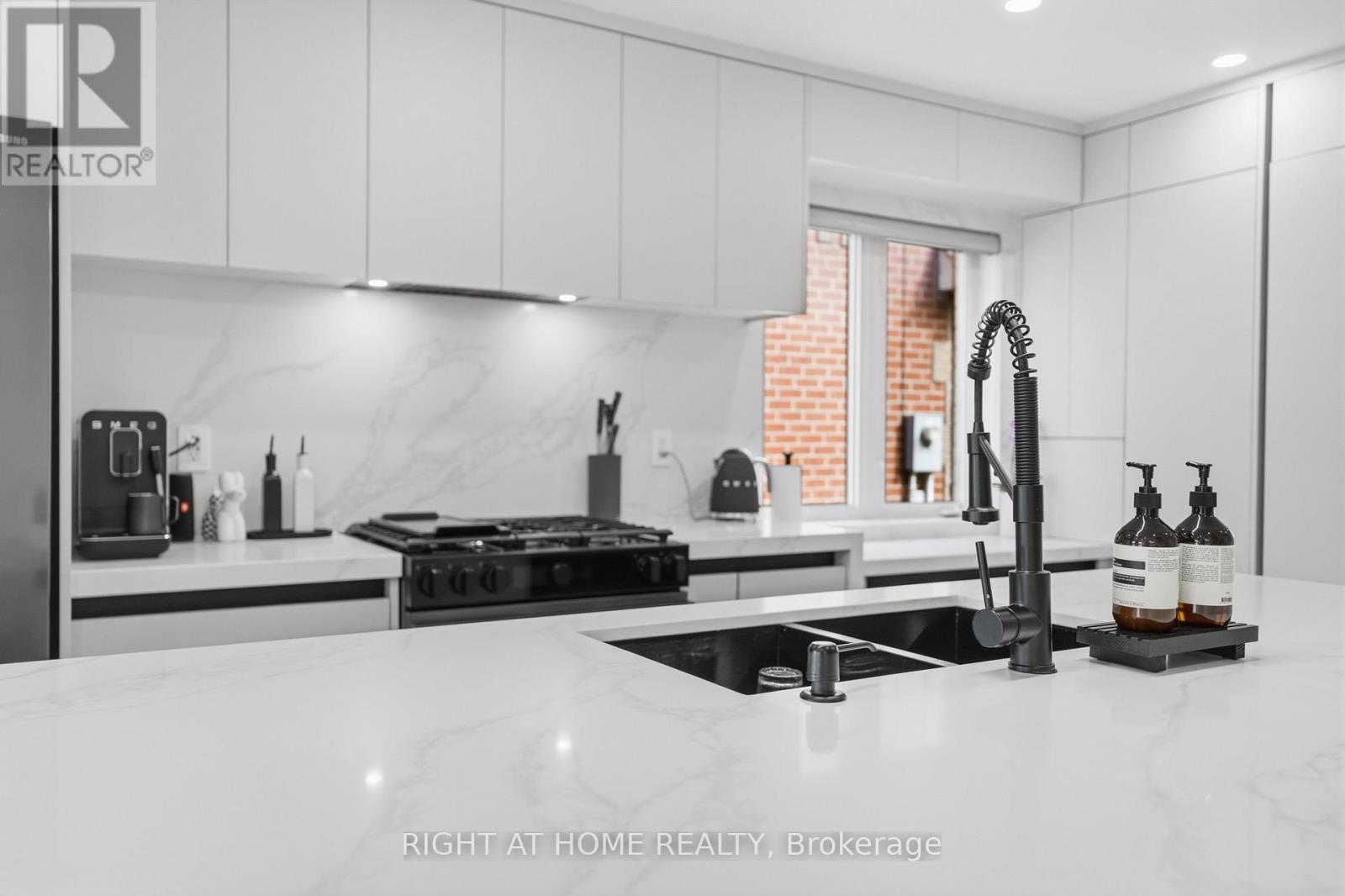 217 ROSANNA CRESCENT - 13