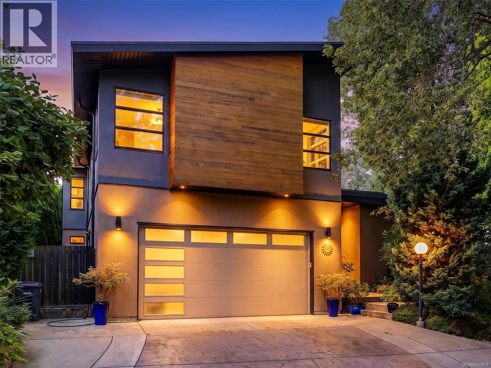 1047 San Marino Cres - 1
