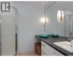 Kitchen - 1047 San Marino Cres, Saanich, BC V8X3B3 Photo 18