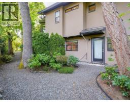 1047 San Marino Cres, Saanich, BC V8X3B3 Photo 22