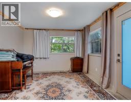 1047 San Marino Cres, Saanich, BC V8X3B3 Photo 23