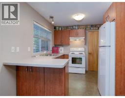 1047 San Marino Cres, Saanich, BC V8X3B3 Photo 24