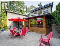 1047 San Marino Cres, Saanich, BC V8X3B3 Photo 30