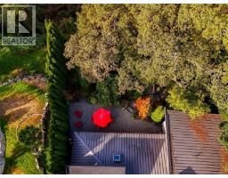 1047 San Marino Cres, Saanich, BC V8X3B3 Photo 40