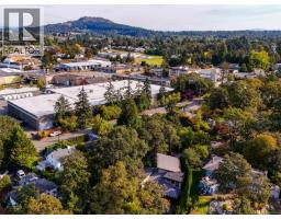 1047 San Marino Cres, Saanich, BC V8X3B3 Photo 41