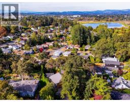 1047 San Marino Cres, Saanich, BC V8X3B3 Photo 43