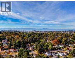 1047 San Marino Cres, Saanich, BC V8X3B3 Photo 45