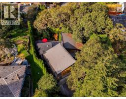 1047 San Marino Cres, Saanich, BC V8X3B3 Photo 47