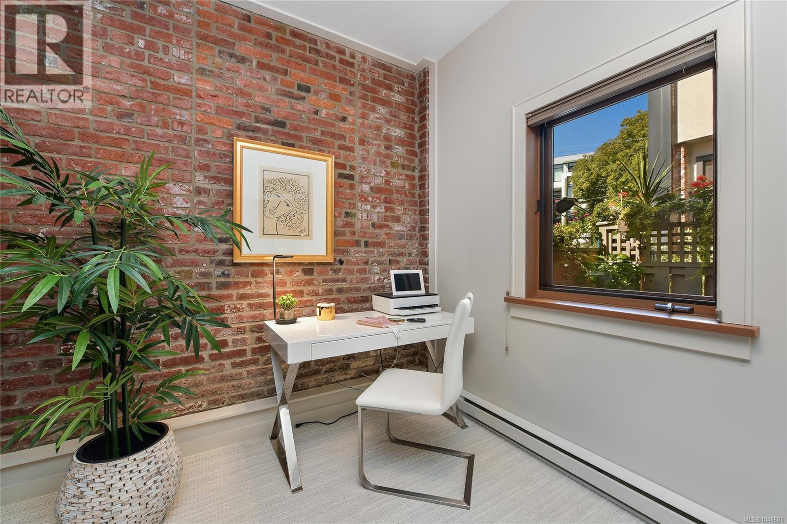 #3 440 Parry St - 21