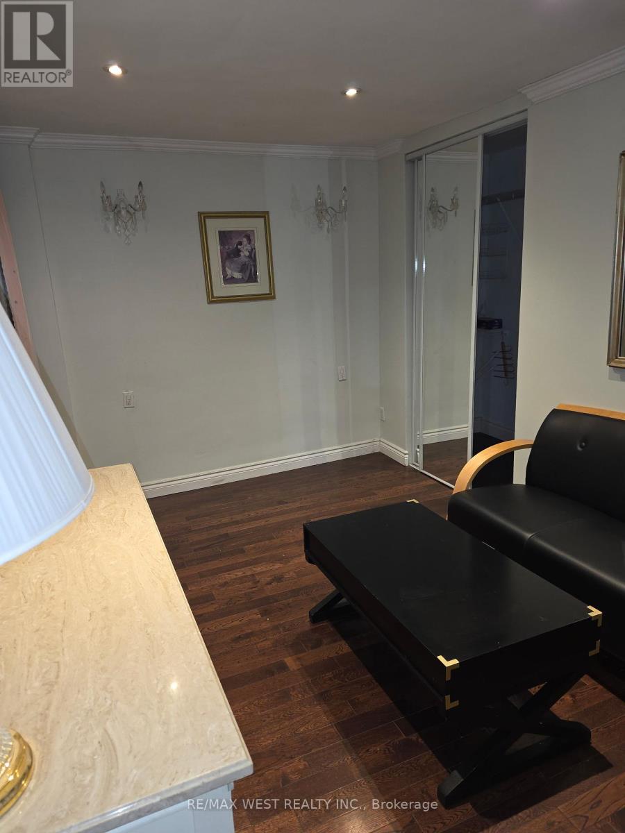2 - 87 MEDLAND CRESCENT, Toronto (High Park North) — photo 2