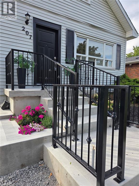 207 GREEN Road, Stoney Creek — photo 2